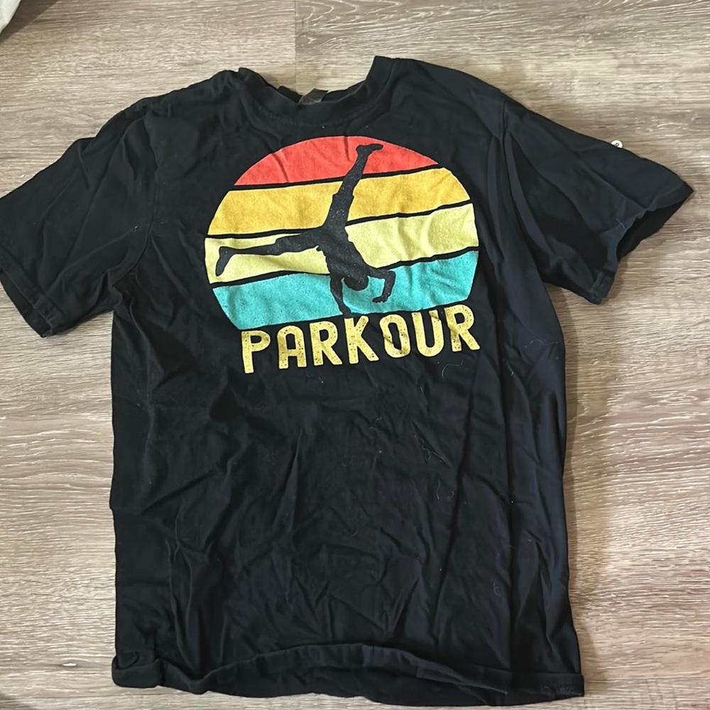 WOMENS SMALL PARKOUR SHIRT